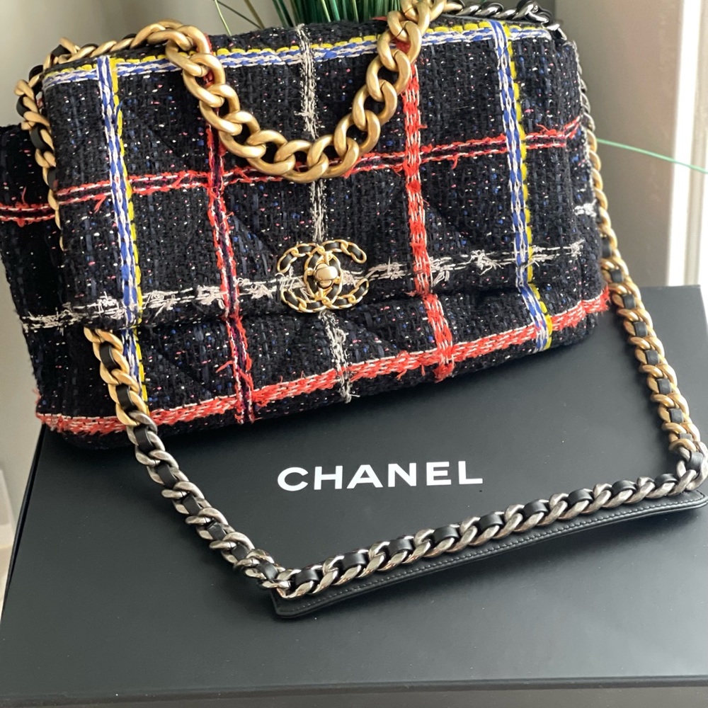 CHANEL 19 Flap Bag Quilted Large Navy